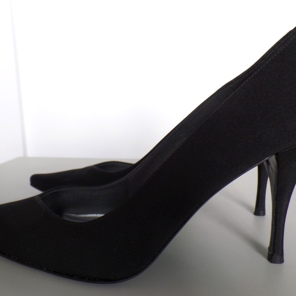 Stuart Weitzman Classy Black Pointed Heel - Picture 3 of 5